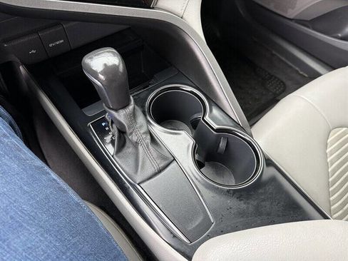 Used 2020 Toyota Camry SE image 23