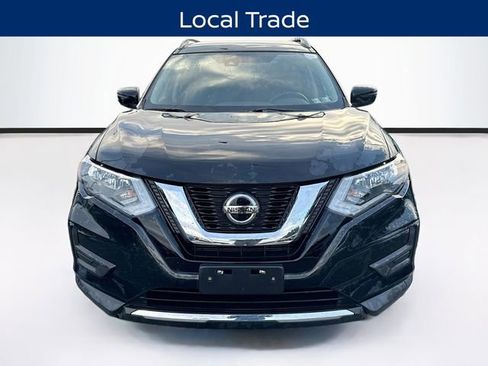 Used 2020 Nissan Rogue SV image 2