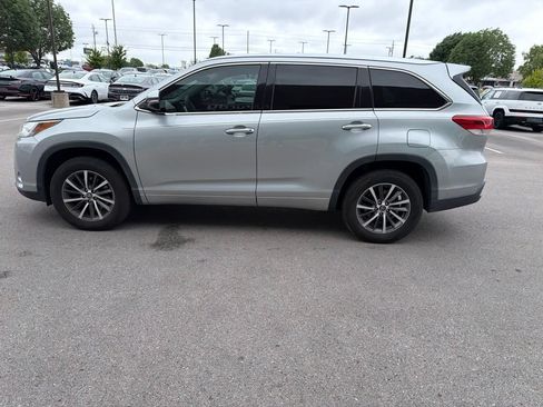 Used 2017 Toyota Highlander XLE FWD image 11