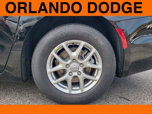 Used 2026 Chrysler Pacifica Select FWD image 9