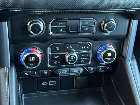 Used 2024 GMC Yukon XL SLT image 31