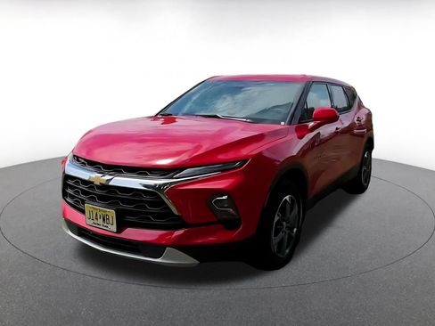Used 2025 Chevrolet Blazer LT FWD image 6