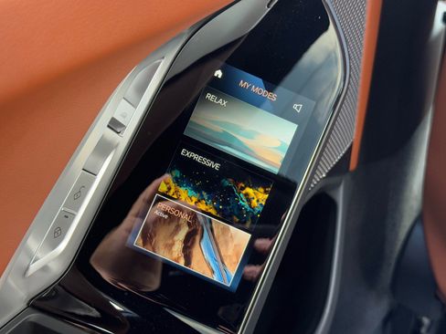 Used 2023 BMW 760i xDrive image 46