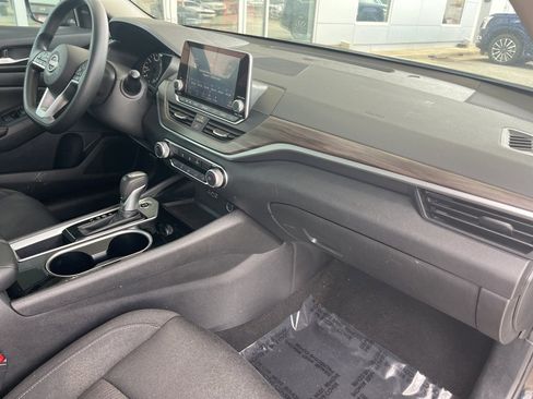 Used 2024 Nissan Altima 2.5 SV image 21