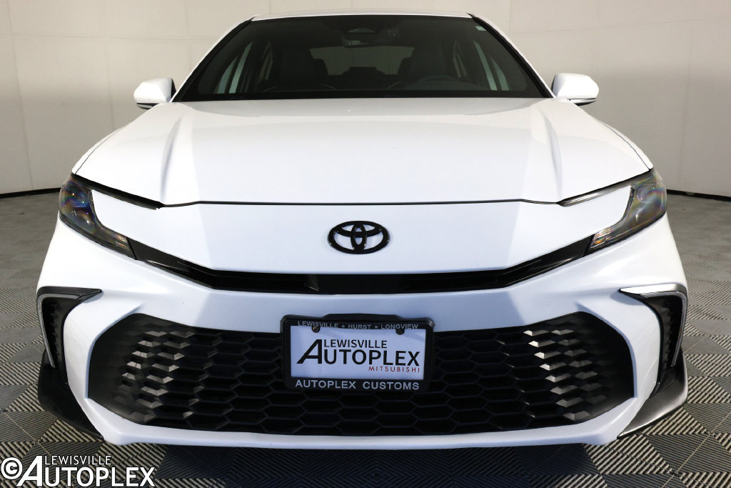 Used 2025 Toyota Camry SE w/ Convenience Package FWD image 2