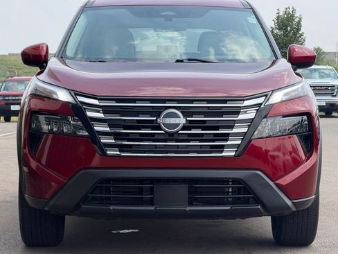 Used 2024 Nissan Rogue SV AWD/4WD image 6