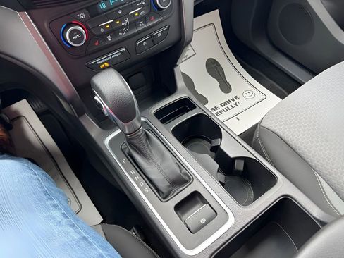 Used 2018 Ford Escape SE image 19