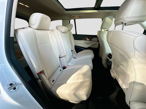 Used 2025 Mercedes-Benz GLS 450 4MATIC image 30