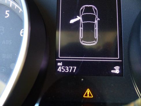 Used 2017 Volkswagen Golf SE image 27