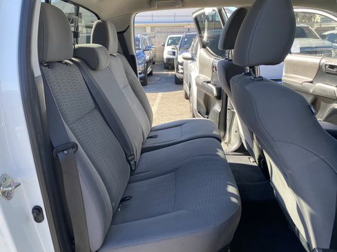 Used 2017 Toyota Tacoma TRD Sport image 22