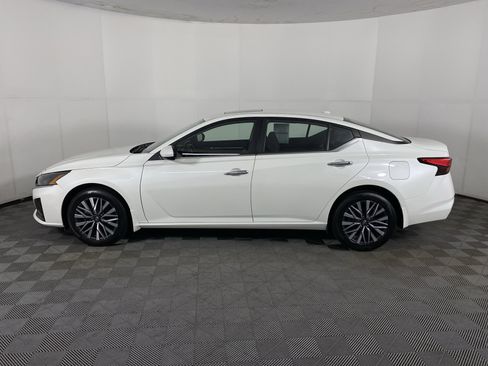 Used 2023 Nissan Altima 2.5 SV w/ SV Premium Package AWD/4WD image 12