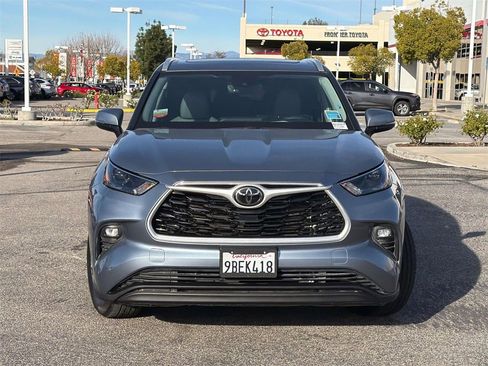 Certified 2022 Toyota Highlander XLE image 2