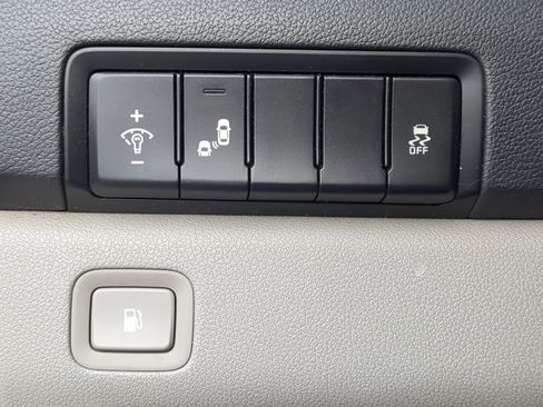 Used 2020 Kia Sedona EX FWD image 19