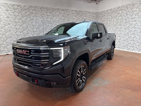 Used 2022 GMC Sierra 1500 AT4 w/ Technology Package image 3