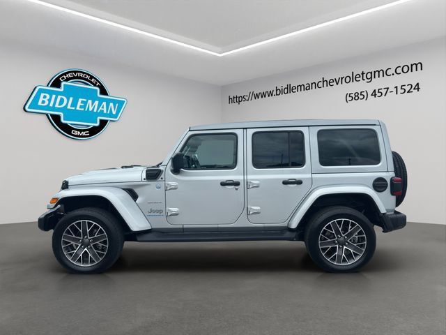 Used 2023 Jeep Wrangler Unlimited Sahara w/ Cold Weather Group AWD/4WD image 4