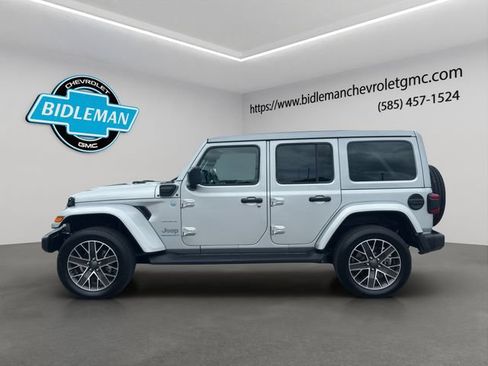Used 2023 Jeep Wrangler Unlimited Sahara w/ Cold Weather Group AWD/4WD image 4