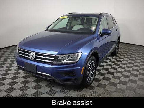 Used 2020 Volkswagen Tiguan SE w/ Panoramic Sunroof Package image 11