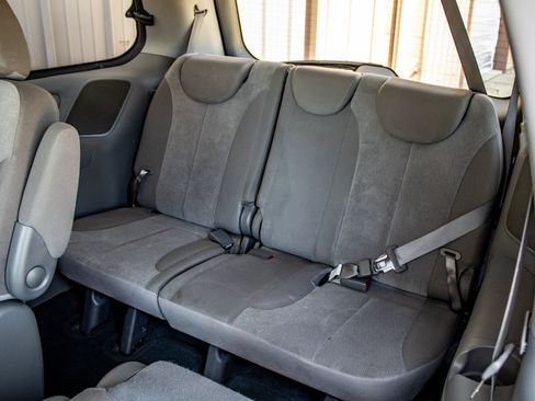 Used 2012 Kia Sedona LX FWD image 20