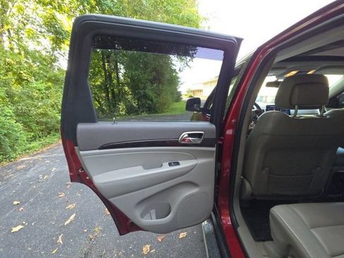 Used 2013 Jeep Grand Cherokee Laredo AWD/4WD image 31