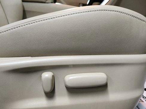 Used 2013 Toyota Venza XLE w/ XLE Premium Pkg image 15