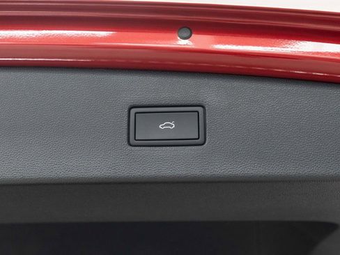 Used 2024 Volkswagen Tiguan SE w/ Panoramic Sunroof Package image 31