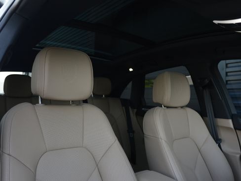 Certified 2026 Porsche Macan AWD/4WD image 28