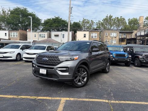 Used 2021 Ford Explorer XLT w/ Equipment Group 202A AWD/4WD image 3