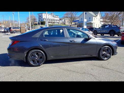 Used 2023 Hyundai Elantra SEL FWD image 9