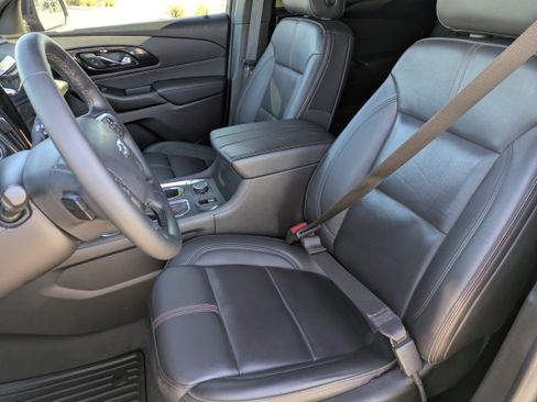 Used 2023 Chevrolet Traverse RS image 27