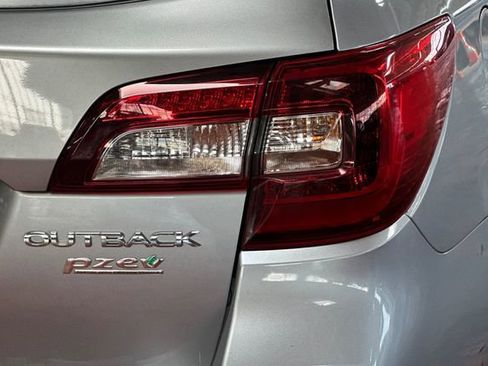 Used 2017 Subaru Outback 2.5i Premium image 32