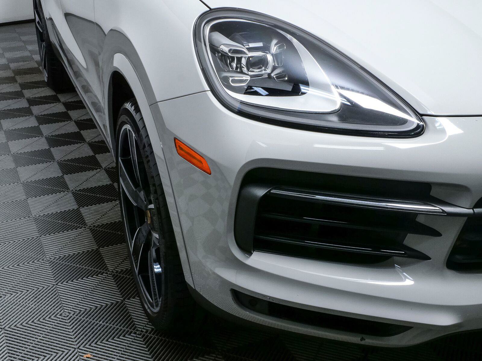 Certified 2023 Porsche Cayenne AWD/4WD image 39