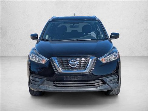 Used 2019 Nissan Kicks S image 2