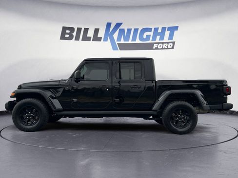 Used 2022 Jeep Gladiator Sport AWD/4WD image 2