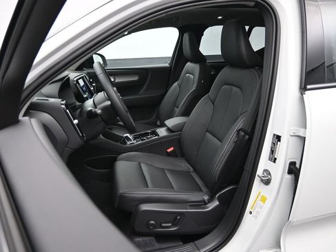 New 2025 Volvo XC40 B5 Plus w/ Protection Package Premier image 20