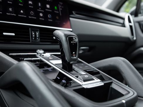 Certified 2023 Porsche Cayenne AWD/4WD image 26