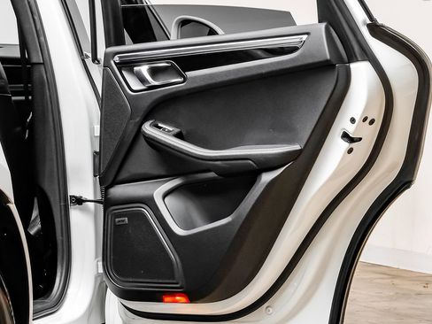 Used 2017 Porsche Macan S image 42