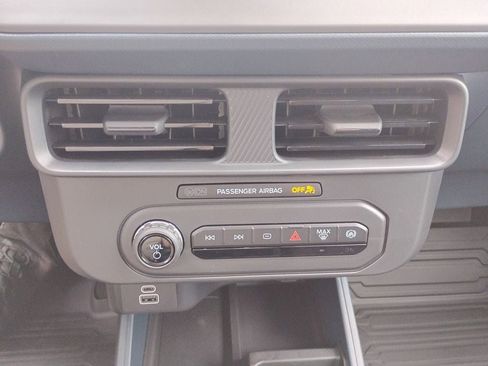 New 2025 Ford Maverick XL image 23