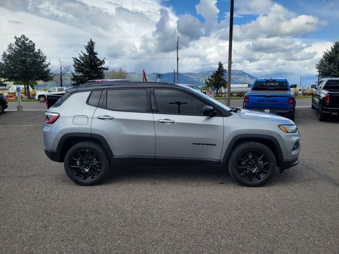 Used 2022 Jeep Compass Latitude AWD/4WD image 2