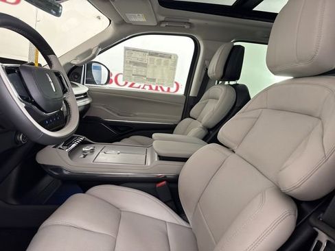 New 2025 Lincoln Navigator Reserve image 13