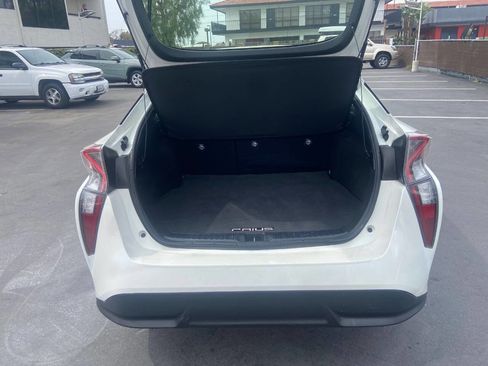 Used 2016 Toyota Prius Three Touring w/ Preferred Accessory Package image 9