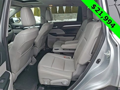 Used 2017 Toyota Highlander XLE image 10