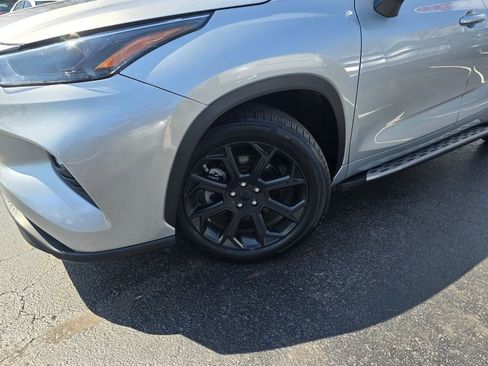Used 2022 Toyota Highlander LE FWD image 2