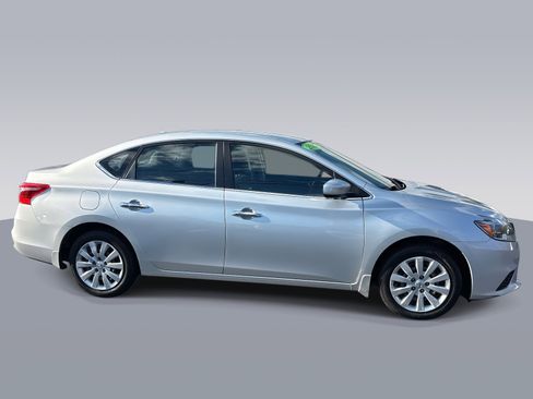 Used 2017 Nissan Sentra SV image 2
