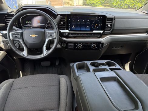 Used 2025 Chevrolet Silverado 1500 LT RWD image 22