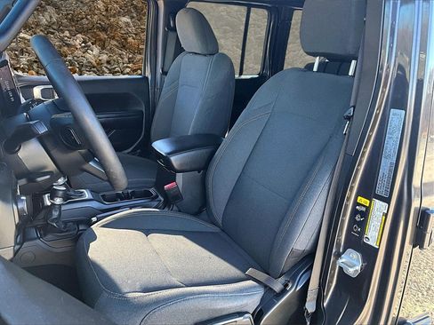 Used 2024 Jeep Wrangler Unlimited image 22