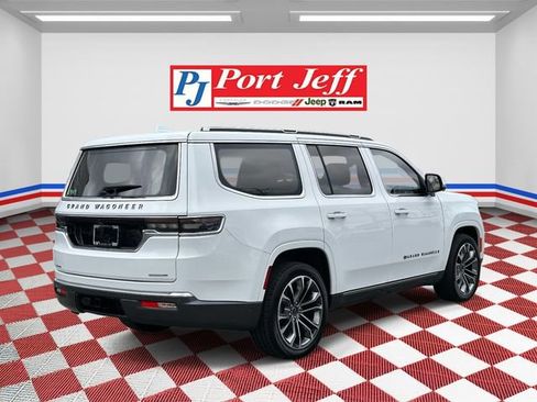 Used 2022 Jeep Grand Wagoneer Series III w/ Rear Seat Video Group 1 AWD/4WD image 4