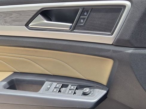 Certified 2021 Volkswagen Atlas Cross Sport SE image 29