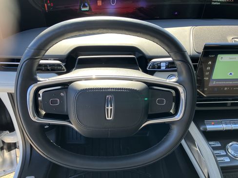 Used 2024 Lincoln Nautilus Reserve w/ Equipment Group 203A image 9