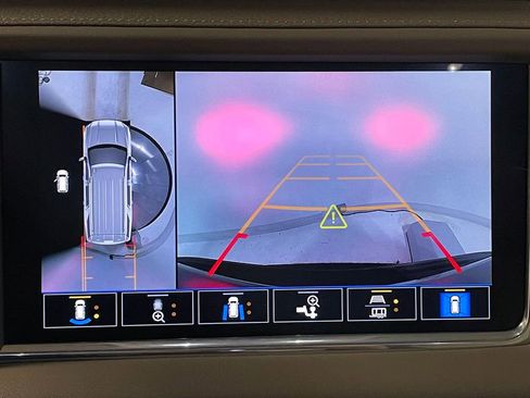 Used 2021 GMC Yukon Denali w/ Denali Premium Package image 4