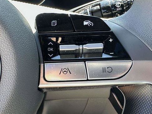 Used 2024 Hyundai Elantra SEL FWD image 29